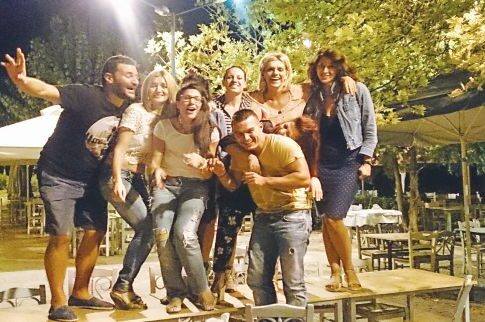 Το reunion της Σάσας με παιδικούς φίλους