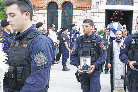 Θρήνος στην κηδεία του Δ. Κατσιώνη