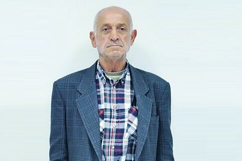 Αυτός είναι ο έκφυλος ζητιάνος!
