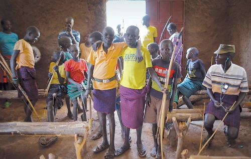 4. Η διδασκαλία των θεωρητικών της τοξοβολίας γίνεται μέσα στην εκκλησία του χωριού