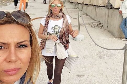 Selfies με φόντο τον Παρθενώνα