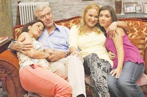 Το «σόι σου» στρώνει τραπέζι στο... γέλιο από 23 Οκτωβρίου