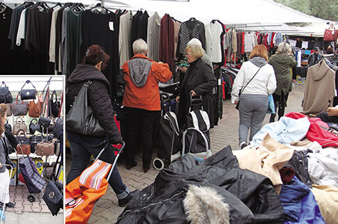 Οι κυρίες των Β.Π. ψωνίζουν ρούχα στη λαϊκή αγορά