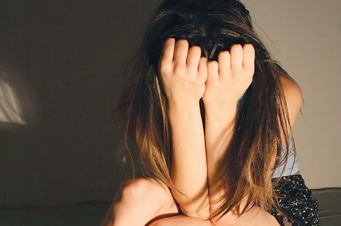 Αλβανός στο εδώλιο για βιασμό 23χρονης