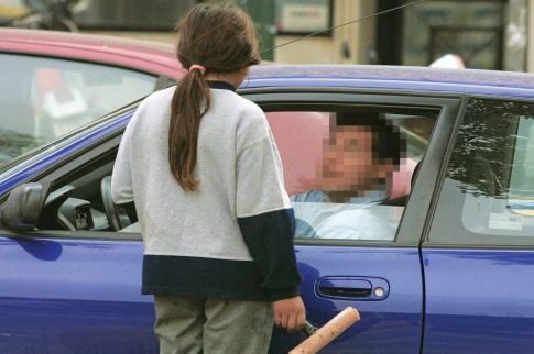 Και 51 Ελληνόπουλα επαιτούν στα φανάρια της Θεσσαλονίκης