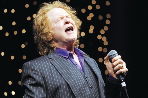 Με περίπου 1.000 γυναίκες πλάγιασε ο Mr Simply Red