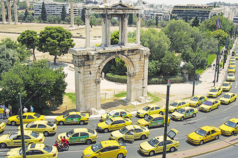 Οι ταξιτζήδες κήρυξαν πόλεμο στην Uber