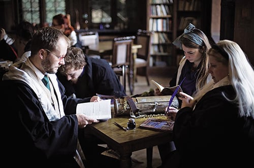 Η κυρία Λάτση με ιατρούς και νοσηλευτικό προσωπικό του Κέντρου