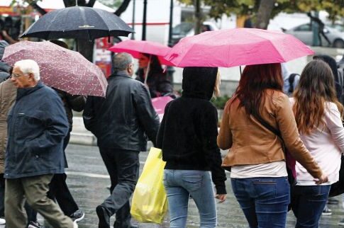 Αγριεύει ο καιρός, με σφοδρές καταιγίδες και αφρικανική σκόνη