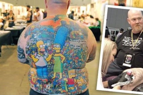 Εντυσε το κορμί του με τους «Simpsons»