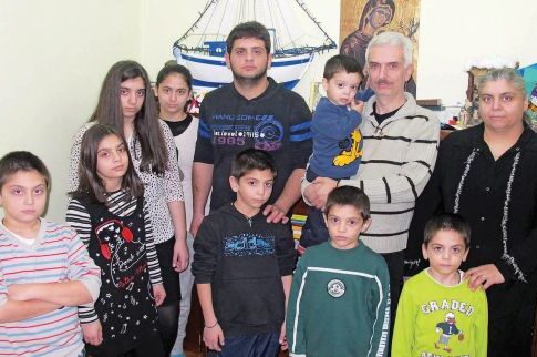 Μια ευλογημένη οικογένεια με δέκα παιδιά στη Θεσσαλονίκη!