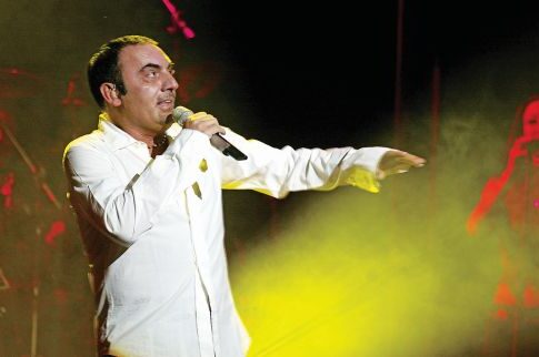 Ο Pino Mango «έφυγε» πάνω στη σκηνή!