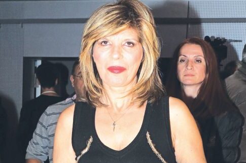 «Πολιτική δεν είναι μόνο κοστούμια!»