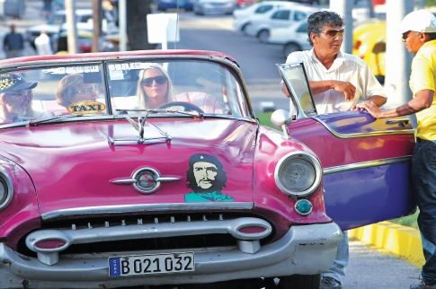 Κούβα:Ταξί με τον Τσε «συνοδηγό»