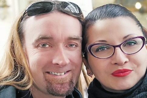 Στο... σφυρί έξι θέσεις για γαμήλιο τραπέζι