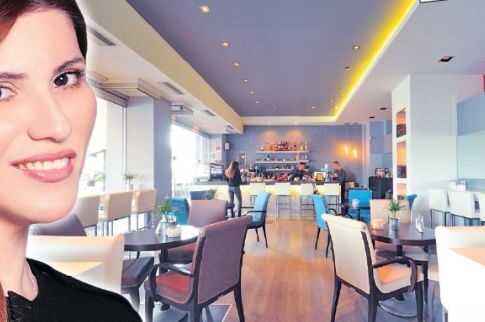 Μια beauty editor που «σερβίρει» με πολλή ενέργεια