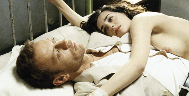 Σκηνή από ερωτική ταινία με πρωταγωνιστή τον «βασιλιά του πορνό»