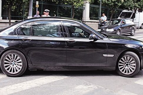 «Αόρατη» η BMW του... Βενιζέλου