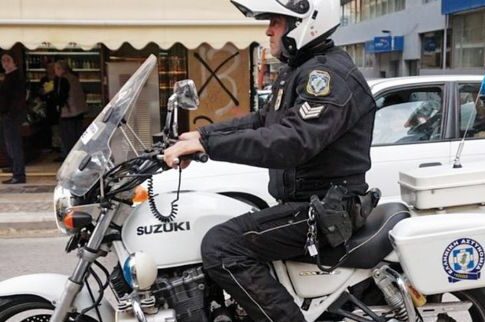 Ενας «άγγελος» με τη στολή της ΕΛ.ΑΣ.