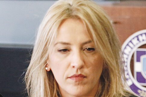Η Ρ. Δούρου μιλά για τις «bitch» και τις «bimbo» της πολιτικής σκηνής!