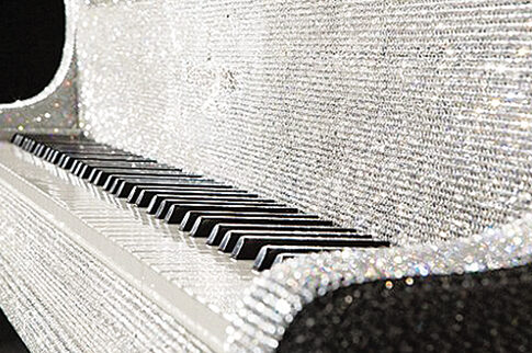 Ενα πιάνο-κόσμημα με 500.000 Swarovski