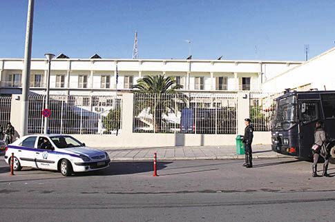Επανάσταση στον Κορυδαλλό για τη δίκη τής Χρυσής Αυγής