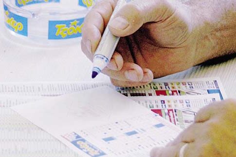 Φρενίτιδα για τα 7 εκατ. ευρώ του Τζόκερ -Τα δελτία που προτιμούν να ρίχνουν οι παίκτες