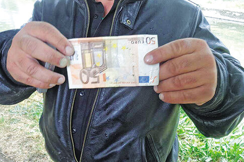 «Εβρεξε» πενηντάευρα στα Τρίκαλα