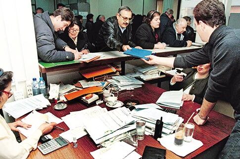 Πάνω από 4,4 δισ. τα «φέσια»