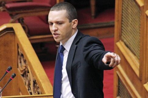 Κασιδιάρης σε Βαρουφάκη: Ετσι είναι η αντίσταση στα Μνημόνια; Εγώ θα πάω στο κελί μου και εσύ στην πισίνα σου για κοκτέιλ