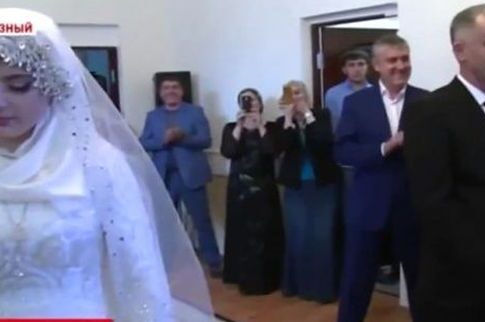 Με το ζόρι ο γάμος της χιλιετίας!