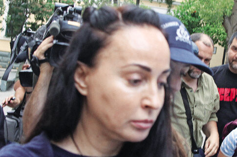 Η οργισμένη γυναίκα που αποδοκίμασε τη Βίκυ