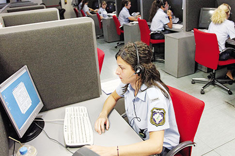 Αστυνομία εκεί; Δέχομαι επίθεση από εξωγήινους