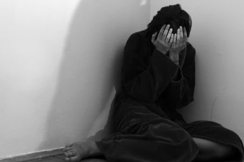 Τη δάγκωσε στον καβγά και μετά αυνανίστηκε