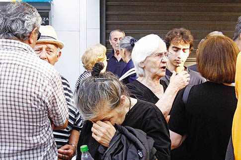 Με δελτίο και οι συντάξεις