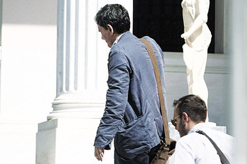 Το σακάκι του νέου υπουργού Οικονομικών για τα δύσκολα
