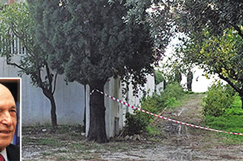 Επίθεση με βέλη στο εξοχικό του Σημίτη
