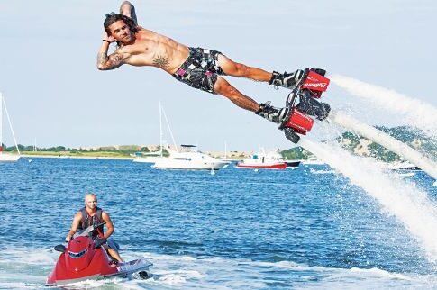 Flyboard, η νέα μόδα του καλοκαιριού