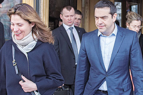 Η Περιστέρα στο περιοδικό που πόζαρε ο Βαρουφάκης