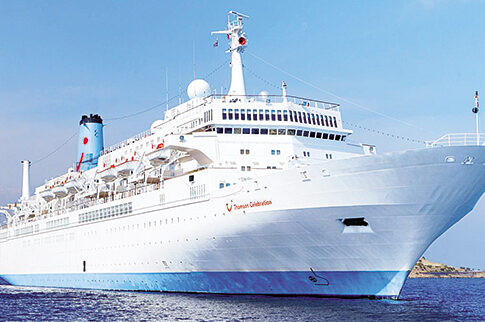 Το πλωτό παλάτι «Thomson Majesty» στα Χανιά