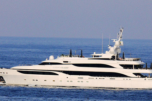 Η super lux «καρδιά του λιονταριού» χτυπάει στο Ιόνιο