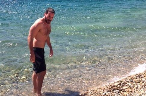 Χαλαρώνει στη Σέριφο ο Δούκας Χατζηδούκας