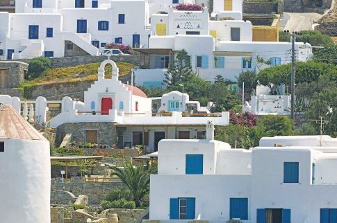 Αμερικανοί και Βρετανοί αγοράζουν εξοχικές κατοικίες