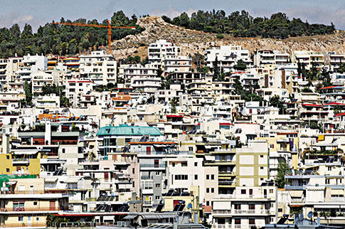 Κατήφορος στις τιμές των διαμερισμάτων