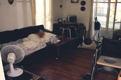«Εσερνε τη γιαγιά στα πατώματα»