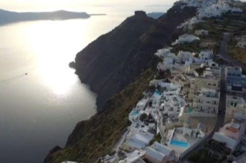 Βόλτα με ένα drone στη Σαντορίνη