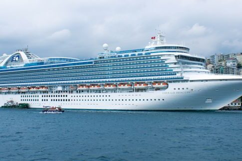Στα νερά του Αιγαίου η πριγκίπισσα «Emerald Princess»