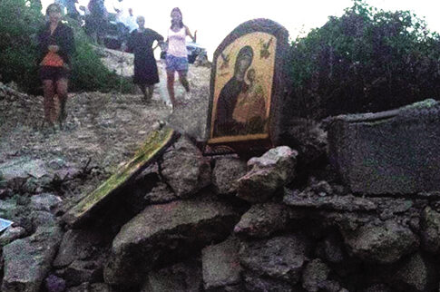Ο Ράμα γκρέμισε ξημερώματα την εκκλησία στους Δρυμάδες