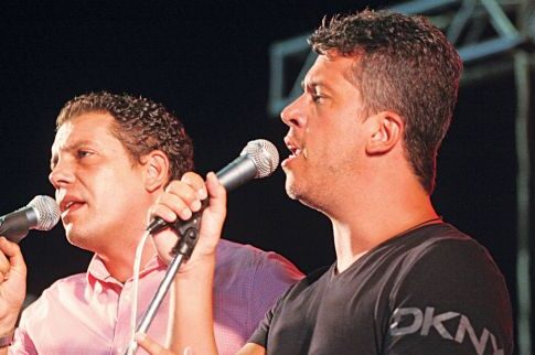«Τραγούδια του πατέρα τους» από Γρηγόρη και Χάρη