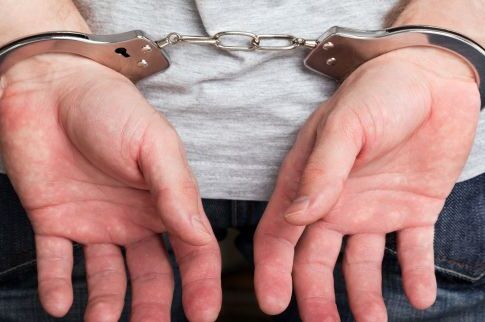 Κυλλήνη: Υπάλληλος ξενοδοχείου με αρχεία βιασμών ανηλίκων